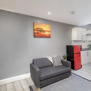 https://luxury-living-lovely-1-bedroom-apartment.yorkshirehotels.net